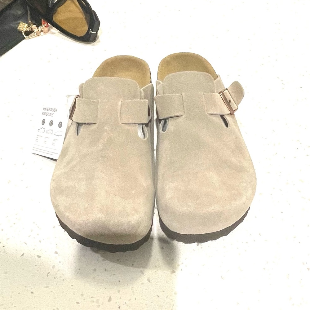 BIRKENSTOCK BOSTON TAUPE CLOG 
BRAND NEW NEVER WORN Size 40
